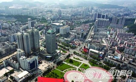 湖北十堰馮先生加盟歐耐克！于2014年8月中旬十堰的馮先生與初次聯(lián)系，表達(dá)想代理一個(gè)防水品牌。隨后歐耐克公司的業(yè)務(wù)員與馮先生進(jìn)行了幾次深入溝通，取得了良好的成果。在9月初，馮先生受歐耐克公司邀請(qǐng)，前來考察，在公司廖經(jīng)理的陪同下，參觀了生產(chǎn)車間，并詳細(xì)了解了防水涂料產(chǎn)品的使用過程和一些工程的防水解決方案，并于當(dāng)天下午正式簽訂歐耐克防水十堰總代理合同